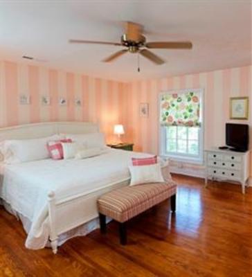 фото отеля The Lily Inn Bed & Breakfast
