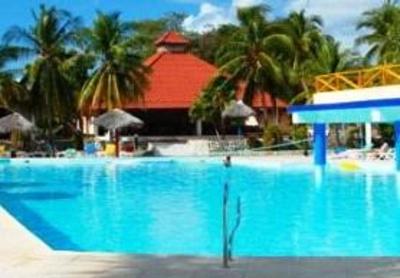 фото отеля Hotel Mahkota Singkawang