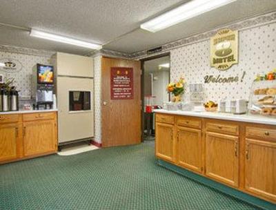 фото отеля Super 8 Spencer
