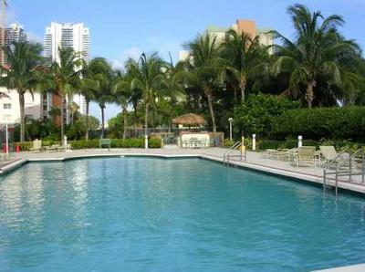 фото отеля Golden Bay Club Condos Sunny Isles Beach