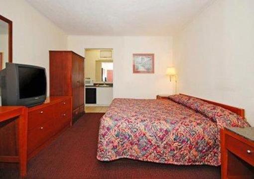 фото отеля Econo Lodge West Dodge