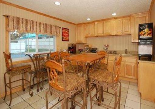 фото отеля Econo Lodge West Dodge