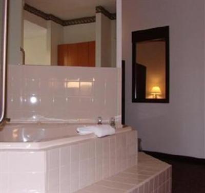 фото отеля Red Carpet Inn Chambersburg
