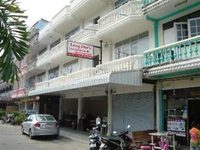 Lung Dee's Guesthouse & Internetcafe