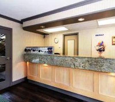 фото отеля Travelodge Vancouver Lion's Gate
