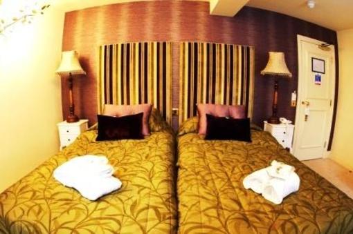 фото отеля George and Pilgrims Hotel