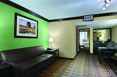 фото отеля Crowne Plaza Suites Houston Southwest
