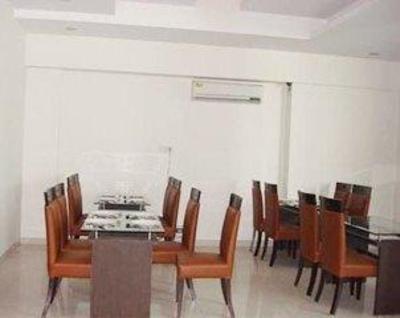 фото отеля Hotel Rajblas Gurgaon