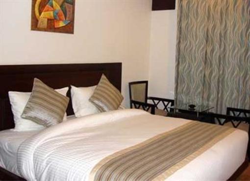 фото отеля Hotel Rajblas Gurgaon
