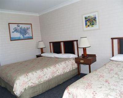 фото отеля Pigeon House Motor Inn