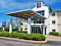 Motel 6 Toronto Bramton