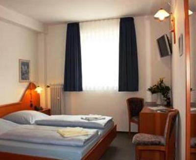 фото отеля Hotel am Vogelsanger Weg