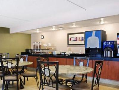 фото отеля Travelodge Hotel Cleveland Willoughby