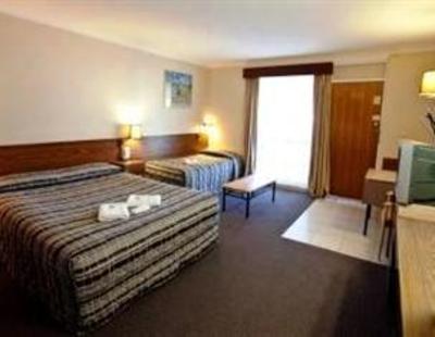 фото отеля Golden West Motor Inn