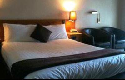 фото отеля Golden West Motor Inn