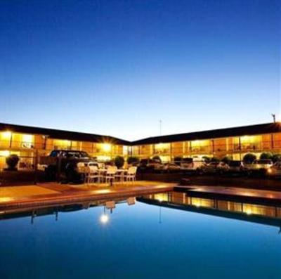 фото отеля Golden West Motor Inn