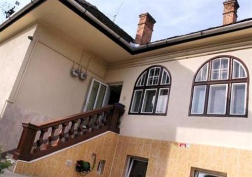 фото отеля Sibiu Travelers Hostel Villa Teilor