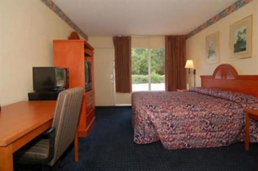 фото отеля Ramada Limited Hotel Lake City