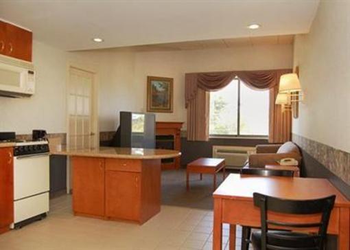 фото отеля Econo Lodge Inn & Suites Augusta (Maine)