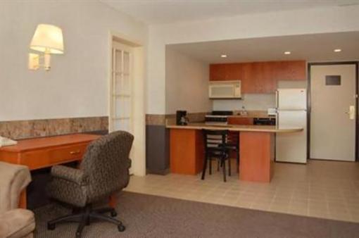 фото отеля Econo Lodge Inn & Suites Augusta (Maine)