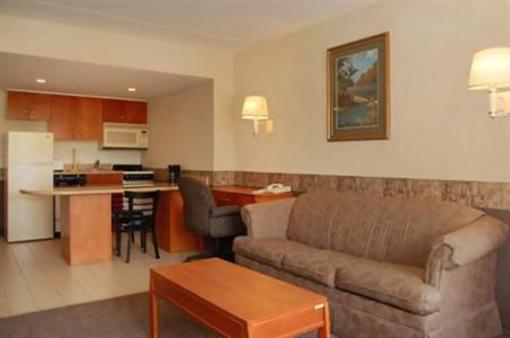 фото отеля Econo Lodge Inn & Suites Augusta (Maine)