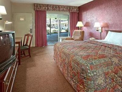 фото отеля Days Inn Durham (North Carolina)