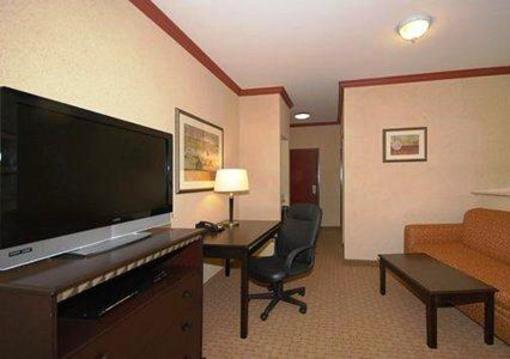 фото отеля Comfort Suites Central