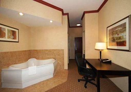 фото отеля Comfort Suites Central
