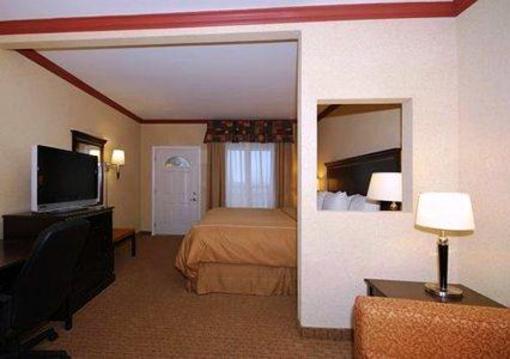 фото отеля Comfort Suites Central