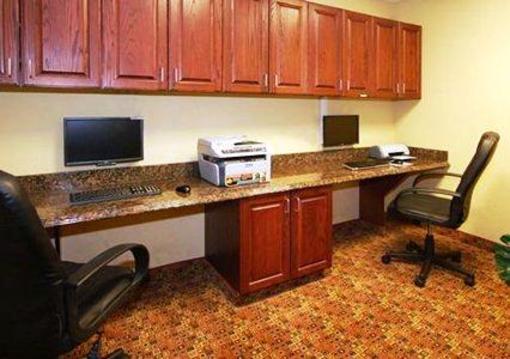 фото отеля Comfort Suites Central