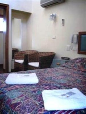 фото отеля Downs Motel