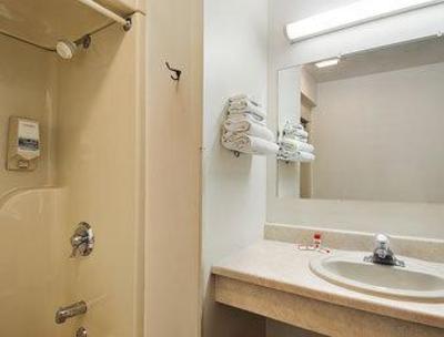 фото отеля Super 8 Motel Iron Mountain