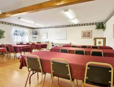 фото отеля Super 8 Motel Iron Mountain
