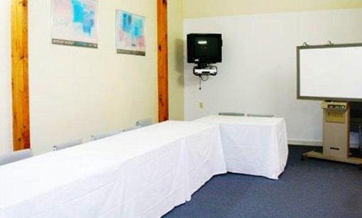 фото отеля Rayland Epsom Motel