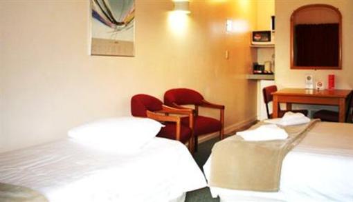 фото отеля Rayland Epsom Motel