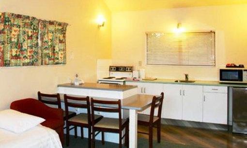 фото отеля Rayland Epsom Motel