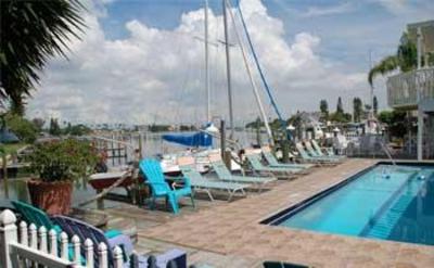 фото отеля Snug Harbor Inn Waterfront Madeira Beach