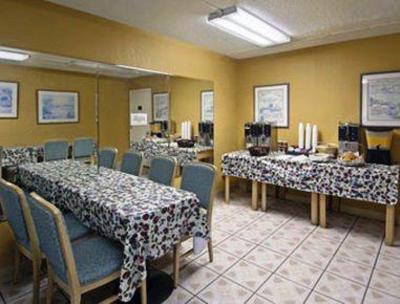 фото отеля Travelodge Suites Maingate Kissimmee