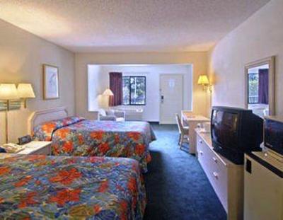 фото отеля Travelodge Suites Maingate Kissimmee