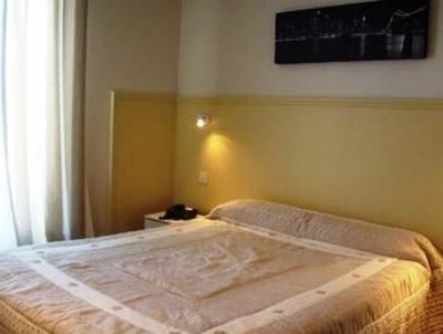 фото отеля Hotel Jeanne d'Arc Limoges