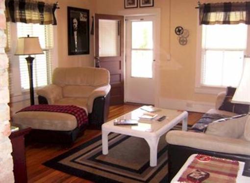 фото отеля Calhoun House Inn & Suites