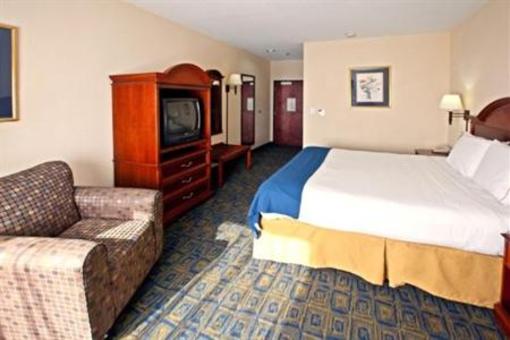 фото отеля Comfort Inn & Suites Cincinnati W. Mitchell Avenue