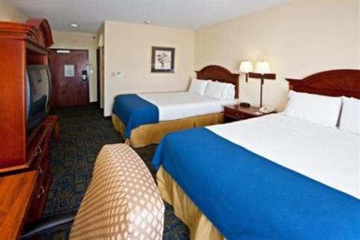 фото отеля Comfort Inn & Suites Cincinnati W. Mitchell Avenue