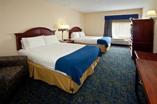 фото отеля Comfort Inn & Suites Cincinnati W. Mitchell Avenue