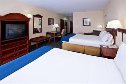 фото отеля Comfort Inn & Suites Cincinnati W. Mitchell Avenue