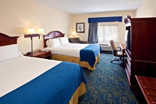 фото отеля Comfort Inn & Suites Cincinnati W. Mitchell Avenue