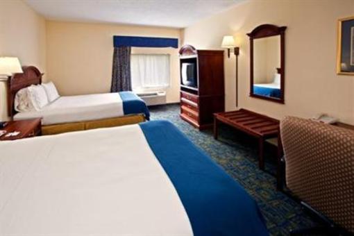 фото отеля Comfort Inn & Suites Cincinnati W. Mitchell Avenue