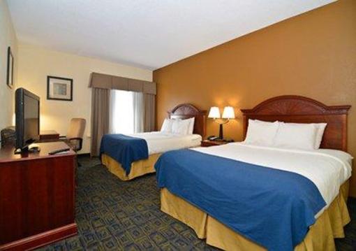 фото отеля Comfort Inn & Suites Cincinnati W. Mitchell Avenue