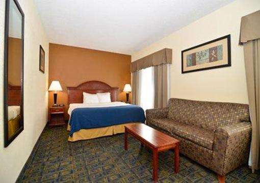 фото отеля Comfort Inn & Suites Cincinnati W. Mitchell Avenue