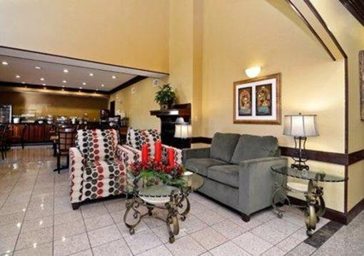 фото отеля Comfort Inn & Suites Cincinnati W. Mitchell Avenue